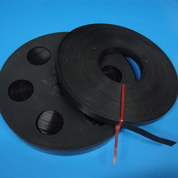 注文の長さの黒のテープを紐で縛るステンレス鋼のバンディングの革紐のポリ塩化ビニールによって塗られる金属